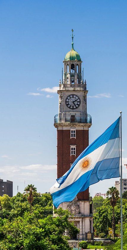 La Torre Monumental et le drapeau argentin, à Buenos Aires
